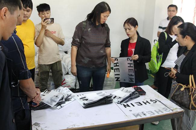 怡远公司参观志图公司生产车间